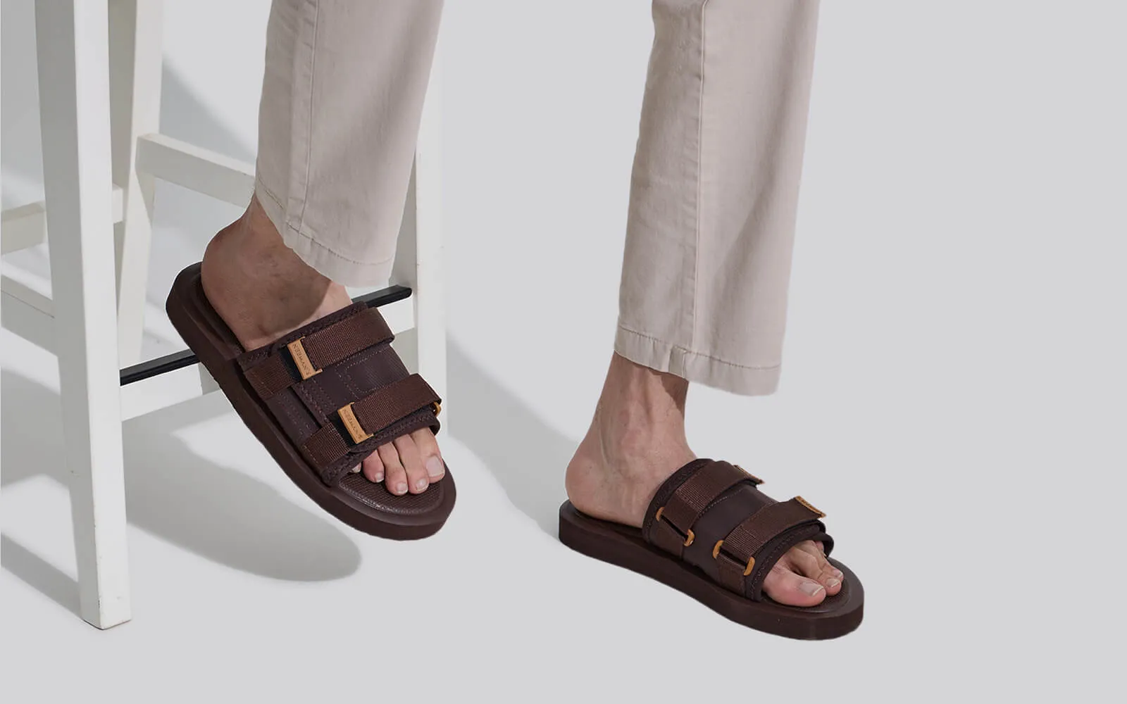 Breezy Fluff Sandals : Brown